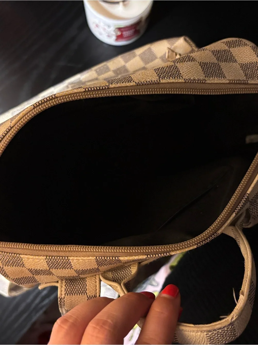 N/A stylish cream